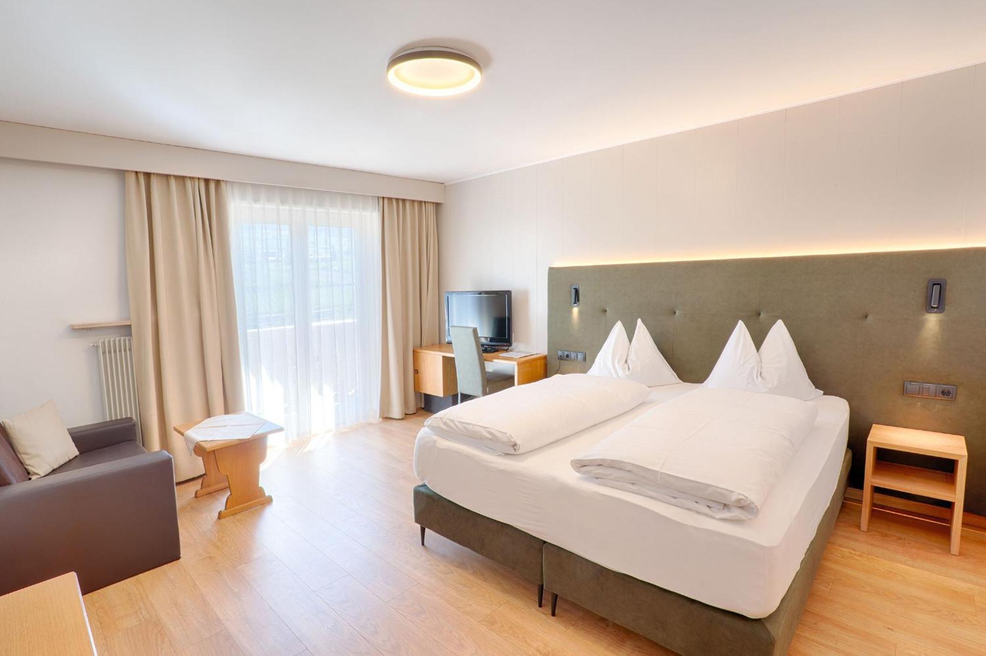 Hotel Lamm Naturns Kültér fotó